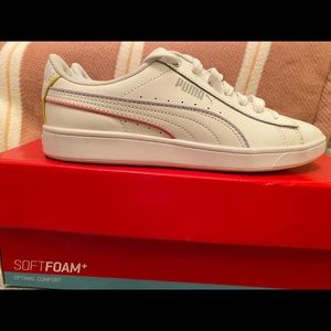 Puma Women's Vikky V2 size 6.5 ….. worn once